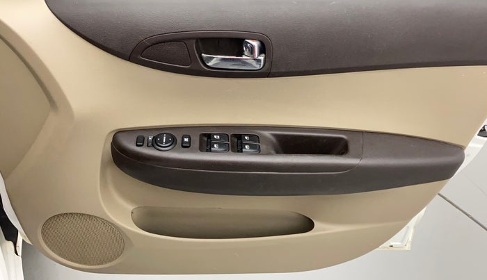 2011 Hyundai i20 SPORTZ 1.2, Petrol, Manual, 69,499 km, Driver Side Door Panels Control
