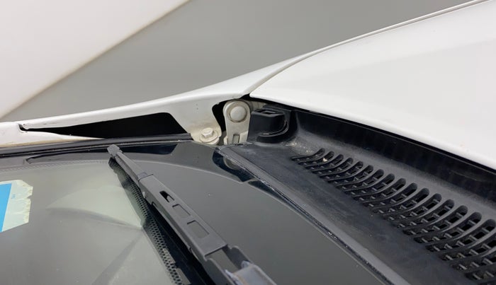 2011 Hyundai i20 SPORTZ 1.2, Petrol, Manual, 69,499 km, Bonnet (hood) - Cowl vent panel has minor damage