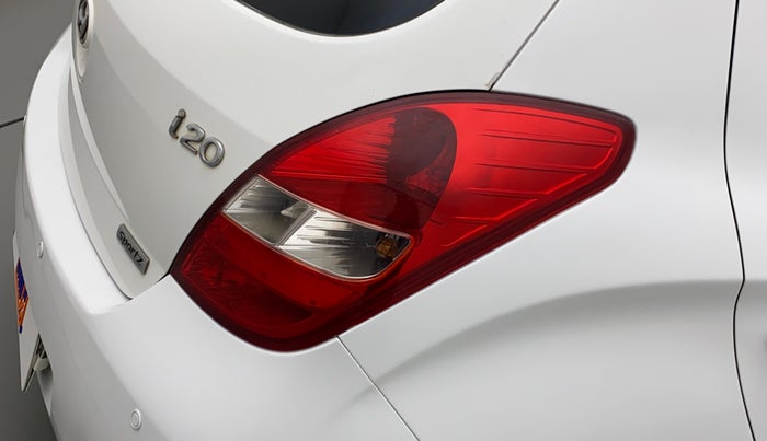 2011 Hyundai i20 SPORTZ 1.2, Petrol, Manual, 69,499 km, Right tail light - Minor scratches