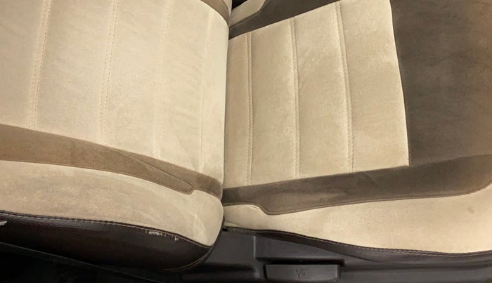 2011 Hyundai i20 SPORTZ 1.2, Petrol, Manual, 69,499 km, Driver seat - Cover slightly torn