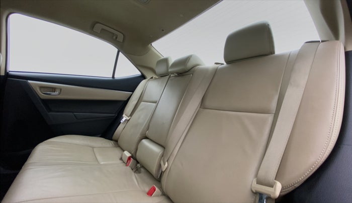 2015 Toyota Corolla Altis GL, Petrol, Manual, 45,170 km, Right Side Rear Door Cabin