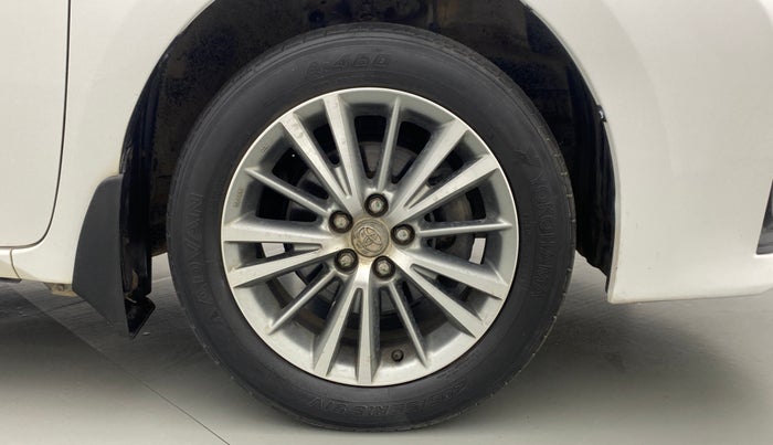 2015 Toyota Corolla Altis GL, Petrol, Manual, 45,170 km, Right Front Wheel