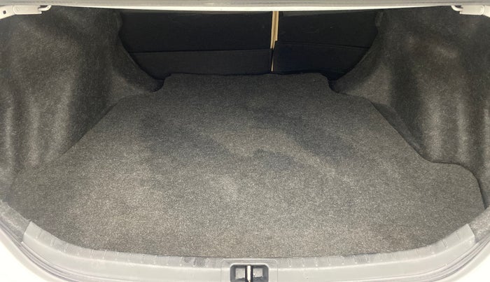 2015 Toyota Corolla Altis GL, Petrol, Manual, 45,170 km, Boot Inside