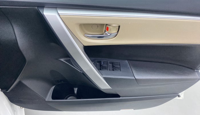 2015 Toyota Corolla Altis GL, Petrol, Manual, 45,170 km, Driver Side Door Panels Control