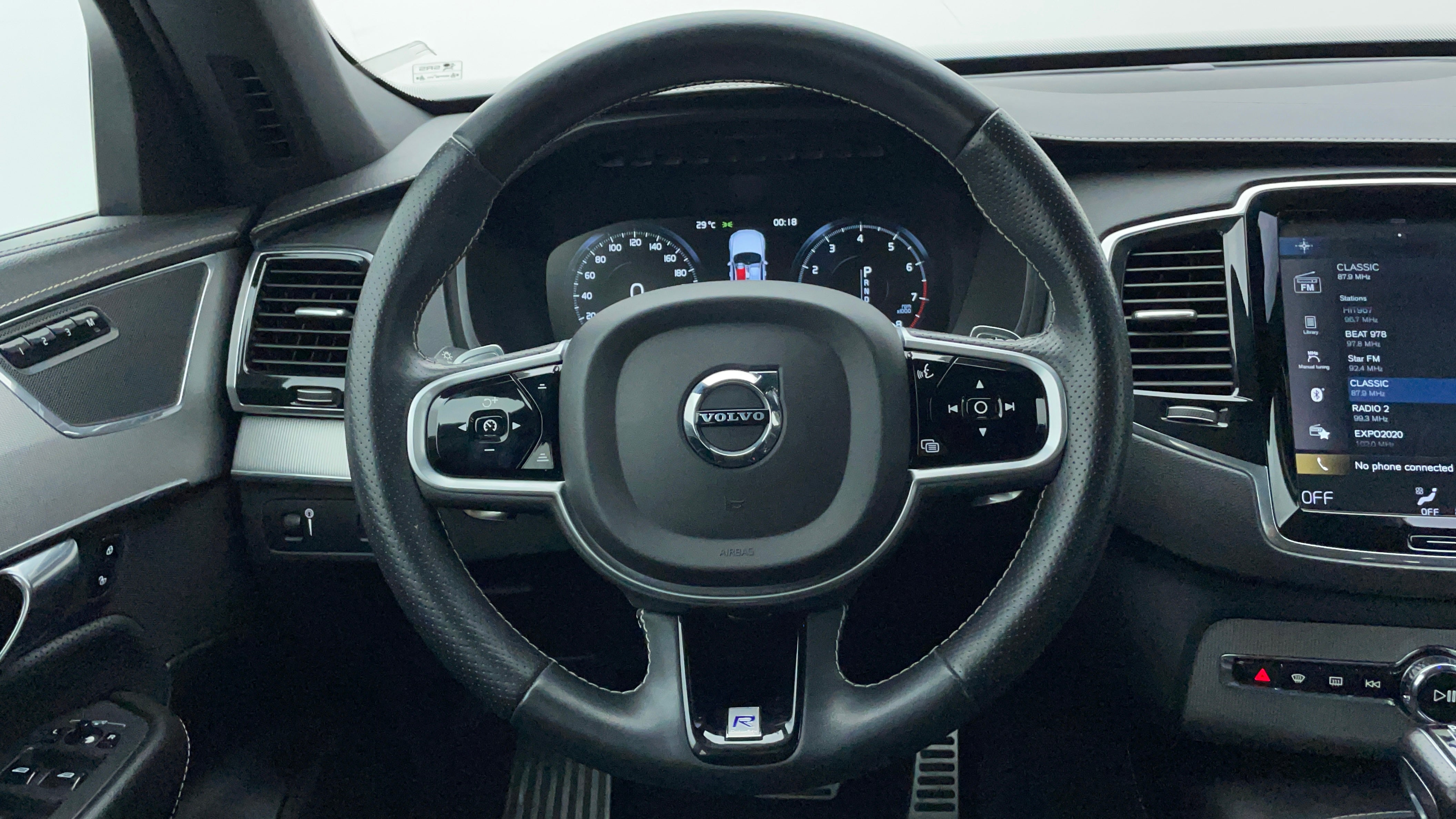 Volvo XC 90-Steering Wheel Close-up
