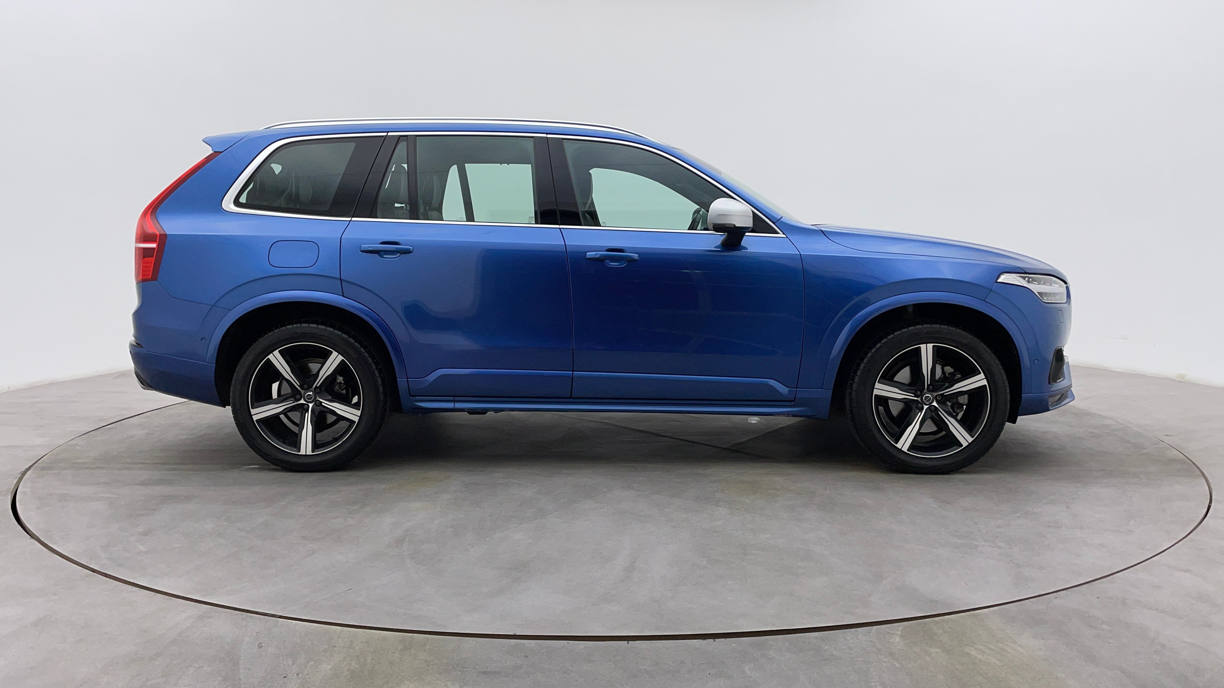Volvo XC 90-Right Side View