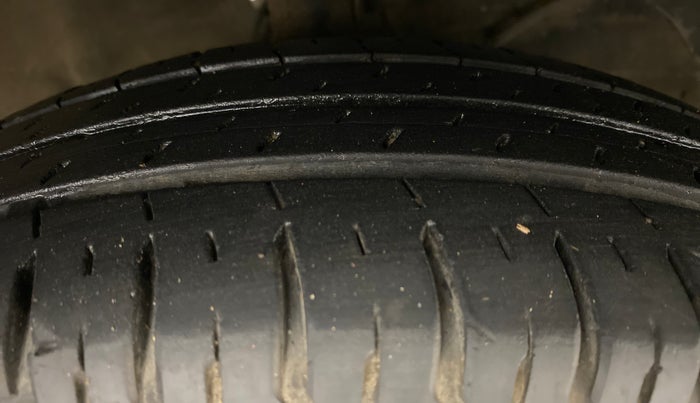 2017 Maruti Dzire VXI AMT, Petrol, Automatic, 28,373 km, Right Front Tyre Tread