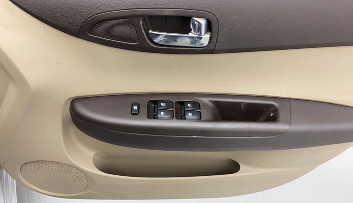 2011 Hyundai i20 MAGNA O 1.2, Petrol, Manual, 44,720 km, Driver Side Door Panels Control
