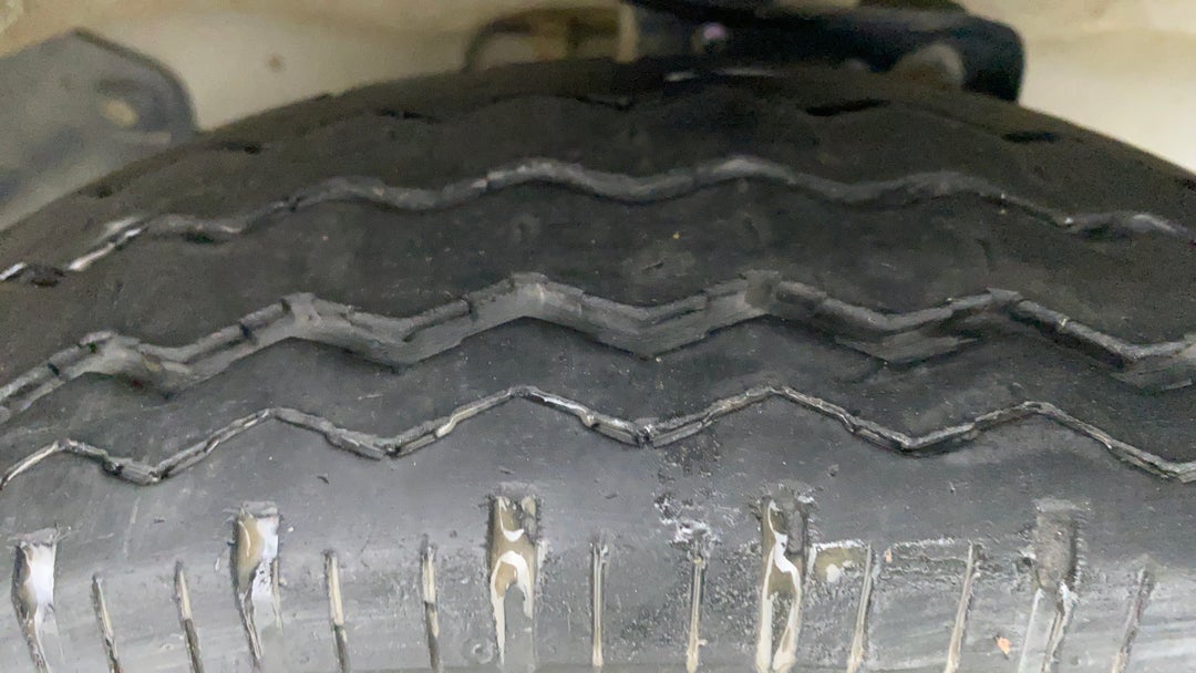 Right Front Tyre Tread