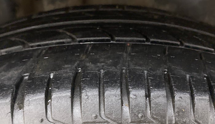 2012 Volkswagen Vento HIGHLINE DIESEL, Diesel, Manual, 68,321 km, Right Rear Tyre Tread