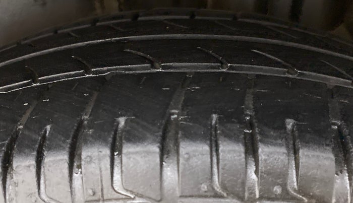 2012 Volkswagen Vento HIGHLINE DIESEL, Diesel, Manual, 68,321 km, Left Rear Tyre Tread