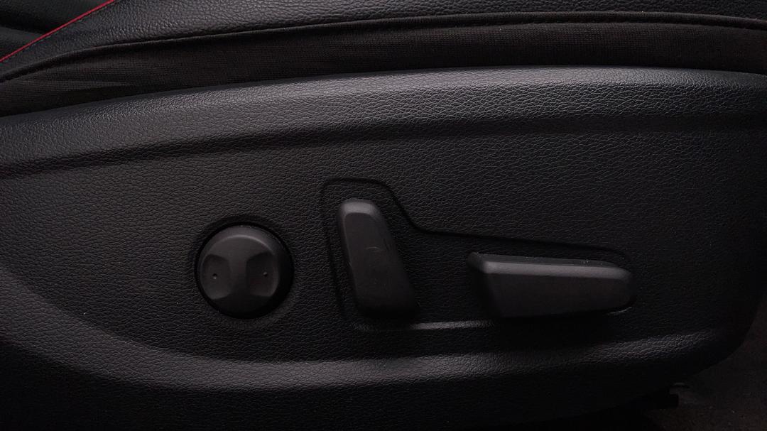2021 Kia Cerato Gt (no Jbl Premium Sound), Automatic, 40815 km, Drivers Side Adjustment Panel