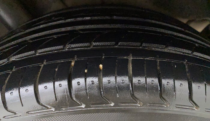 2017 Hyundai Elite i20 ASTA 1.2 (O), Petrol, Manual, 66,141 km, Left Front Tyre Tread