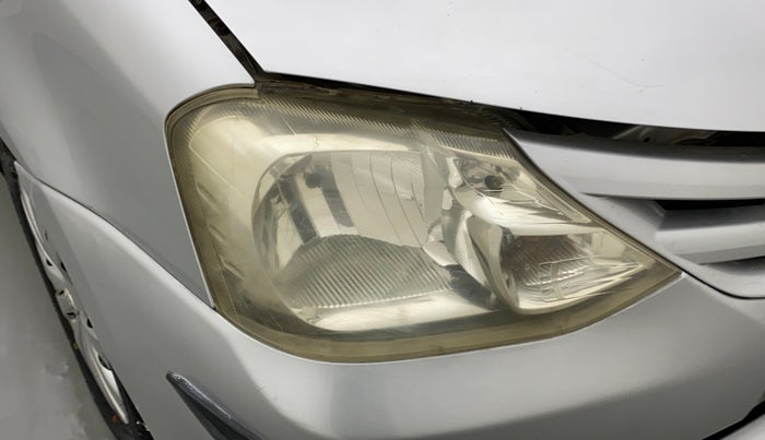 2013 Toyota Etios Liva GD, Diesel, Manual, 1,06,211 km, Right headlight - Faded