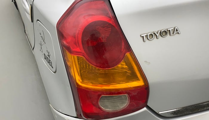 2013 Toyota Etios Liva GD, Diesel, Manual, 1,06,211 km, Left tail light - Minor damage