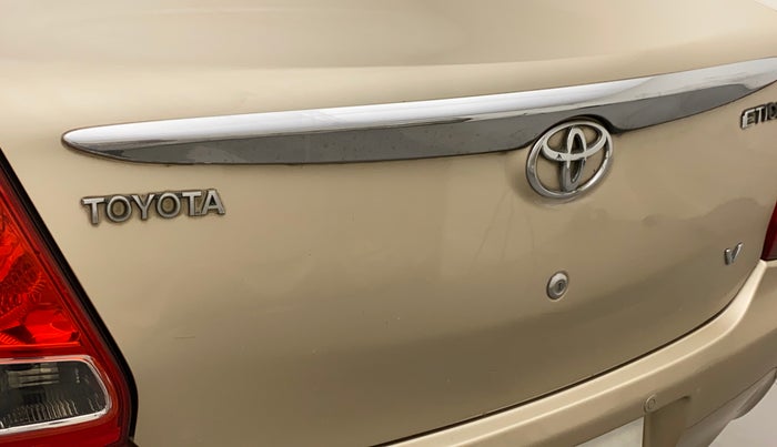 2011 Toyota Etios V, Petrol, Manual, 74,815 km, Dicky (Boot door) - Slightly dented