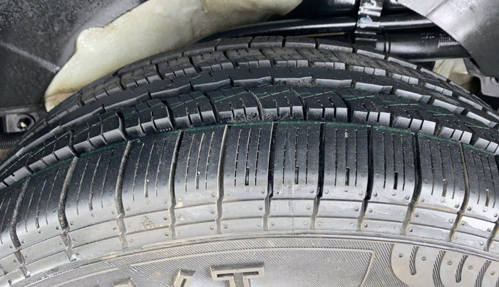 2015 Mahindra XUV500 W10, Diesel, Manual, 45,883 km, Left Rear Tyre Tread