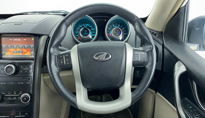 2015 Mahindra XUV500 W10, Diesel, Manual, 45,883 km, Steering Wheel Close Up