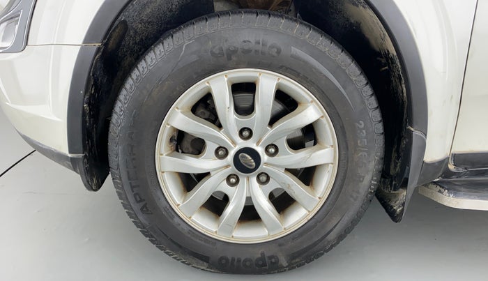 2015 Mahindra XUV500 W10, Diesel, Manual, 45,883 km, Left Front Wheel