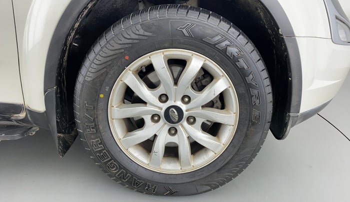 2015 Mahindra XUV500 W10, Diesel, Manual, 45,883 km, Right Front Wheel