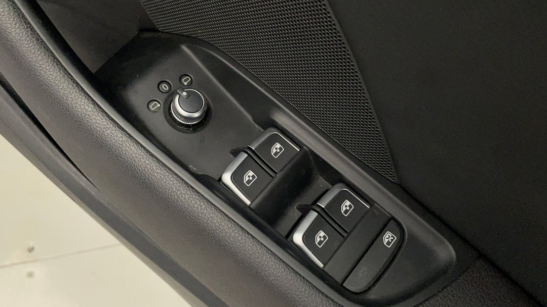 2019 Audi A3 35 Tfsi  (1.4 Tfsi Cod), Automatic, 84670 km, Drivers Side Door Panel Controls