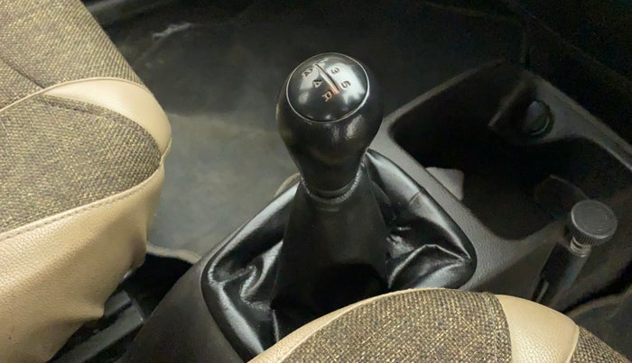 2012 Hyundai Eon ERA + SE, Petrol, Manual, 40,197 km, Gear lever - Boot cover slightly torn