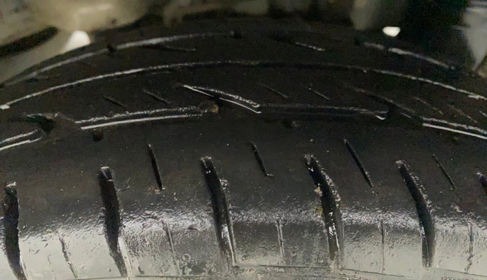 2012 Hyundai Eon ERA + SE, Petrol, Manual, 40,197 km, Left Rear Tyre Tread