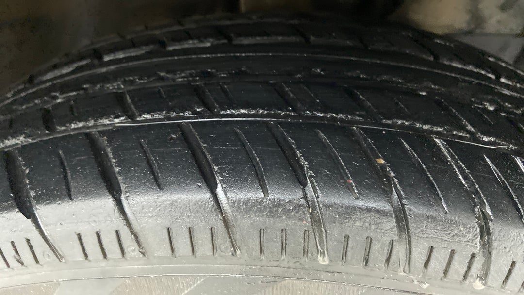 Right Front Tyre Tread