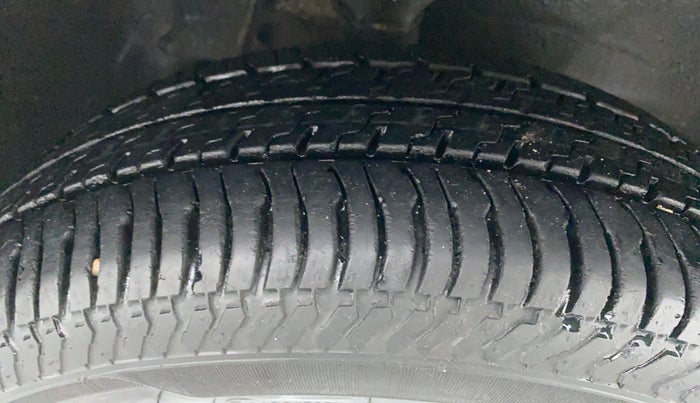2017 Maruti Alto K10 VXI P, Petrol, Manual, 8,841 km, Right Front Tyre Tread