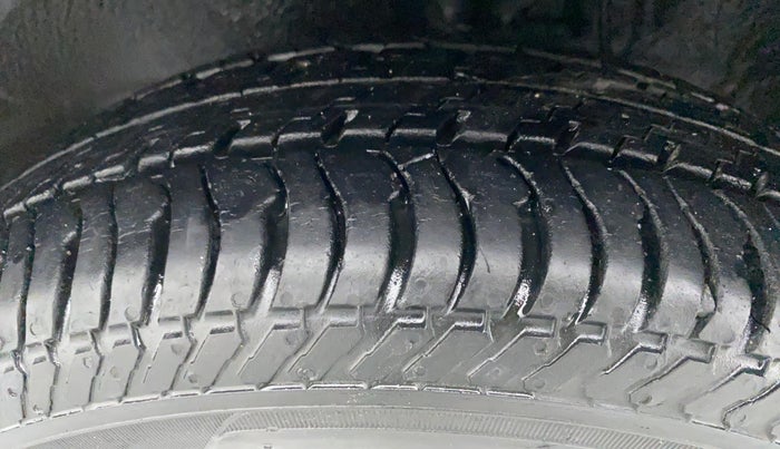 2017 Maruti Alto K10 VXI P, Petrol, Manual, 8,841 km, Left Front Tyre Tread