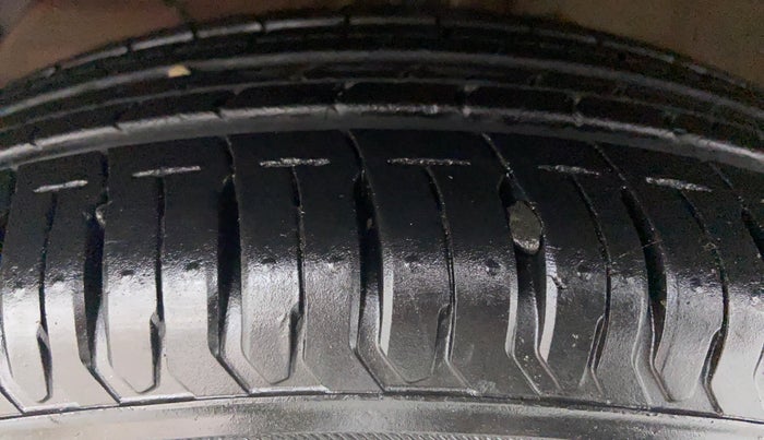 2019 Maruti Swift VXI AMT D, Petrol, Automatic, 16,381 km, Left Front Tyre Tread