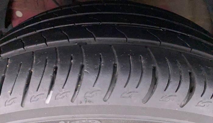2021 Mahindra XUV300 W8(O), Diesel, Manual, 30,132 km, Left Front Tyre Tread