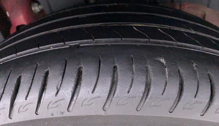 2021 Mahindra XUV300 W8(O), Diesel, Manual, 30,132 km, Left Rear Tyre Tread