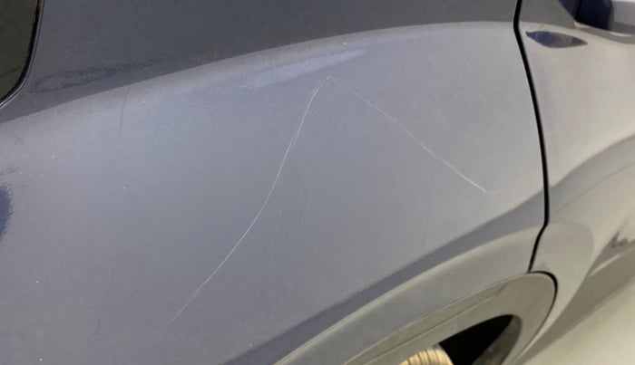 2022 Hyundai VENUE S (O) 1.0 TURBO IMT, Petrol, Manual, 24,228 km, Right quarter panel - Minor scratches