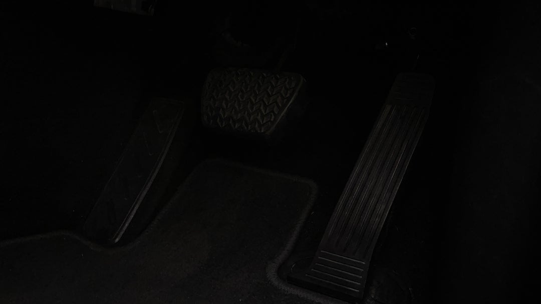 2023 Toyota Camry Ascent Hybrid, Automatic, 54554 km, Pedals and Footmat