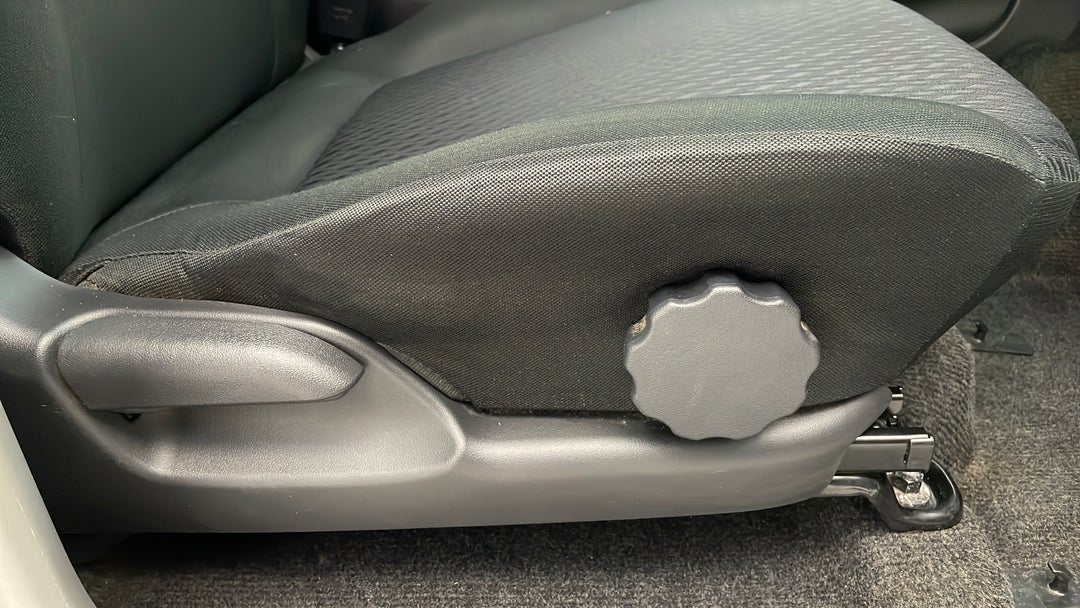 2015 Mitsubishi Challenger (4x4), Automatic, 102952 km, Drivers Side Adjustment Panel