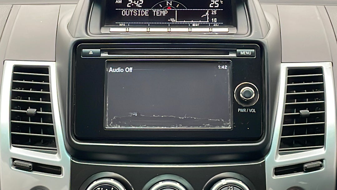 2015 Mitsubishi Challenger (4x4), Automatic, 102952 km, Infotainment System