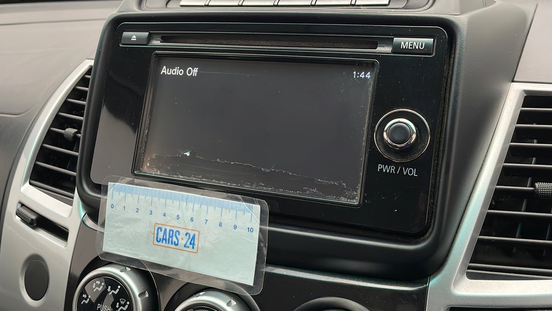 2015 Mitsubishi Challenger (4x4), Automatic, 102952 km, Infotainment System Face Plate Wear