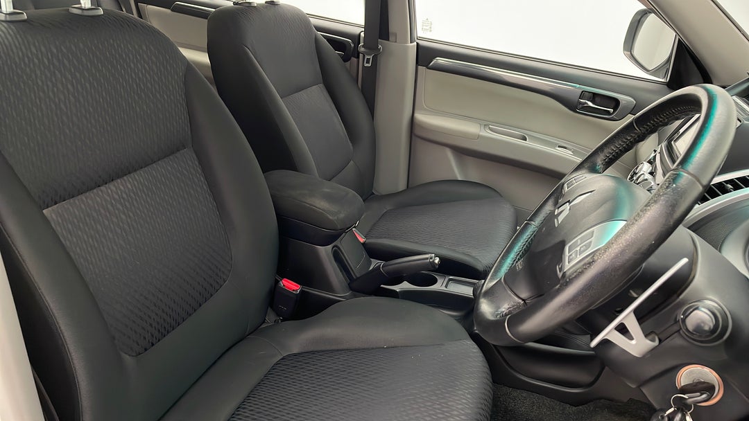 2015 Mitsubishi Challenger (4x4), Automatic, 102952 km, Right Side Front Door Cabin View