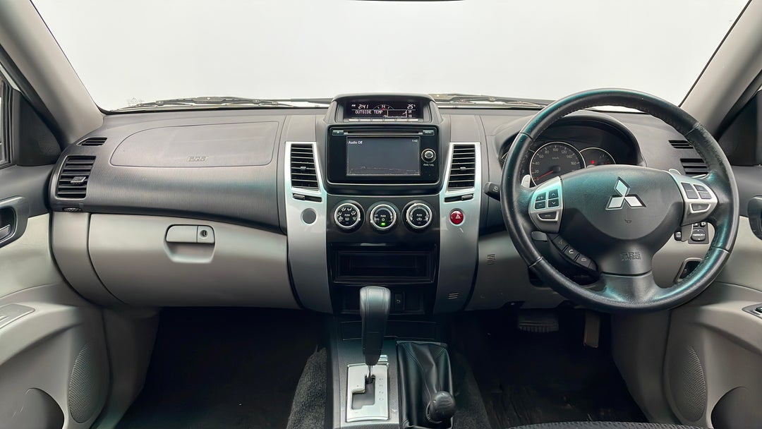 2015 Mitsubishi Challenger (4x4), Automatic, 102952 km, Dashboard View