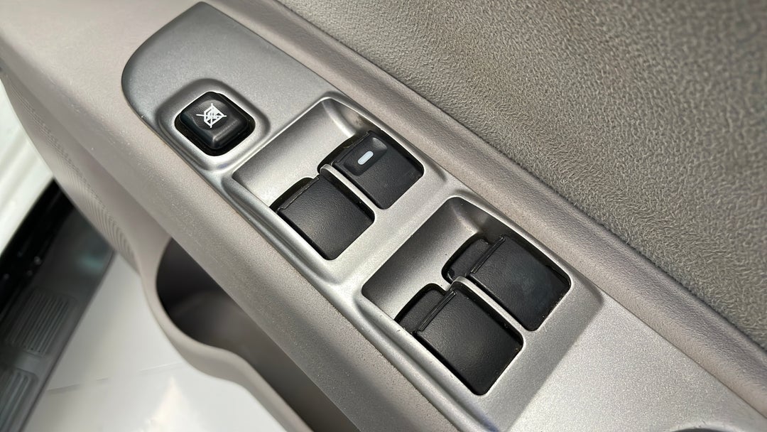 2015 Mitsubishi Challenger (4x4), Automatic, 102952 km, Drivers Side Door Panel Controls