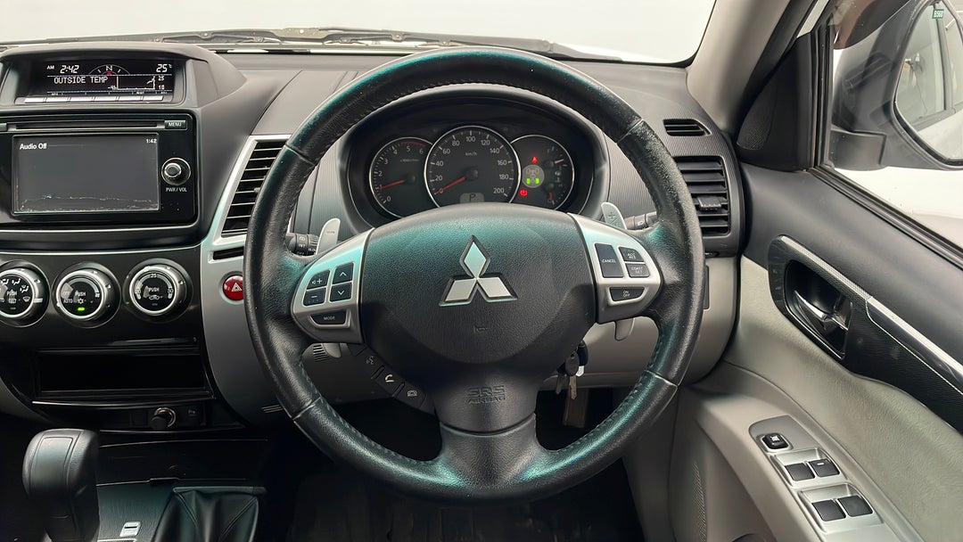 2015 Mitsubishi Challenger (4x4), Automatic, 102952 km, Steering Wheel Close-up
