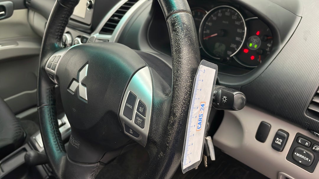 2015 Mitsubishi Challenger (4x4), Automatic, 102952 km, Steering Wheel Body Wear