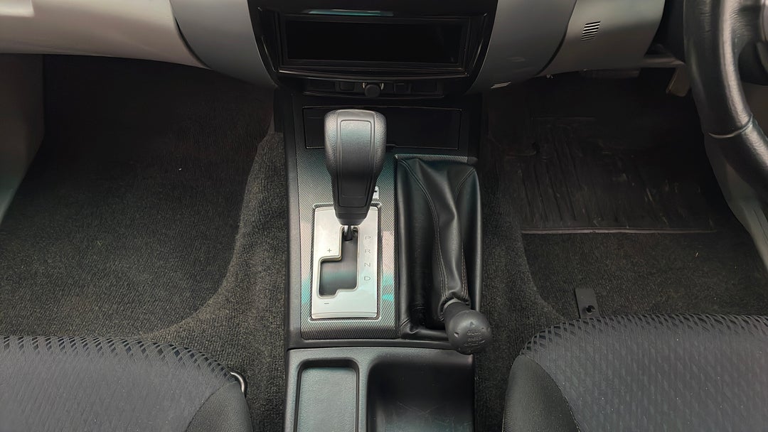 2015 Mitsubishi Challenger (4x4), Automatic, 102952 km, Gear Lever 