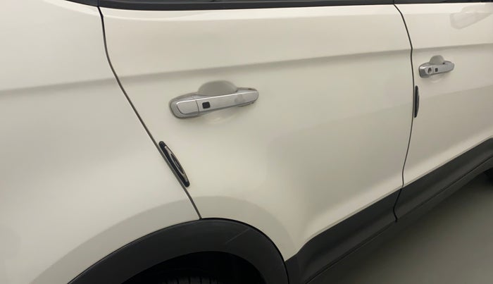 2016 Hyundai Creta SX PLUS AT 1.6 DIESEL, Diesel, Automatic, 77,740 km, Right rear door - Paint has faded