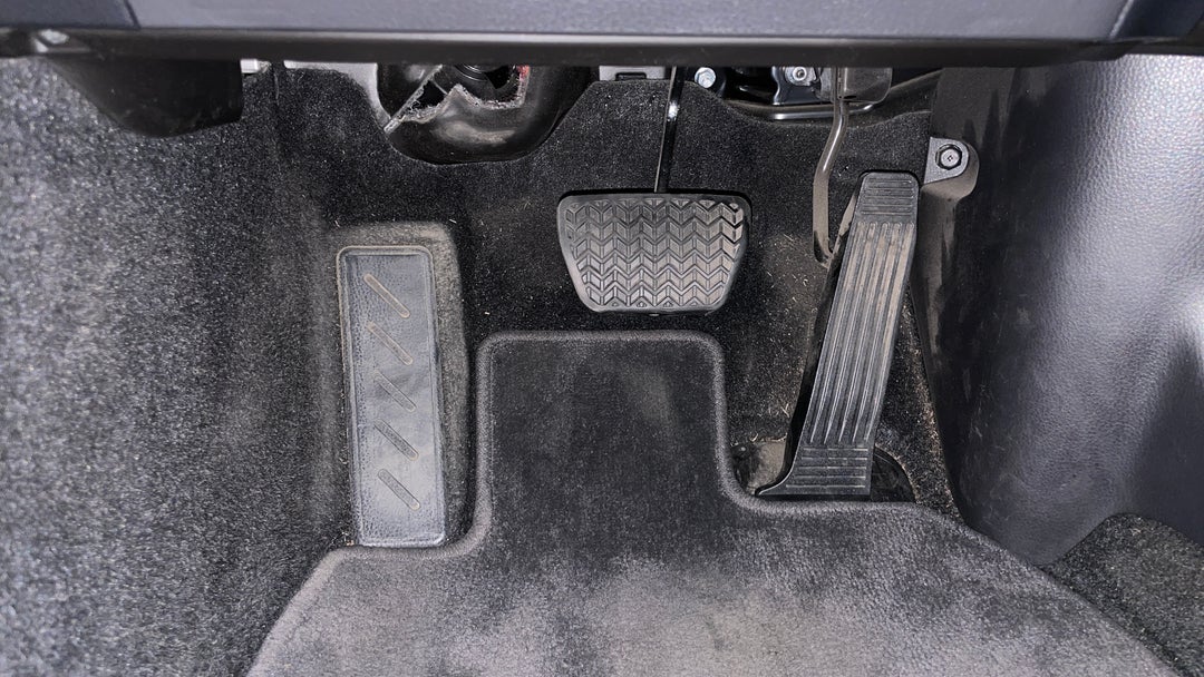 2022 Toyota Camry Ascent, Automatic, 91144 km, Pedals and Footmat