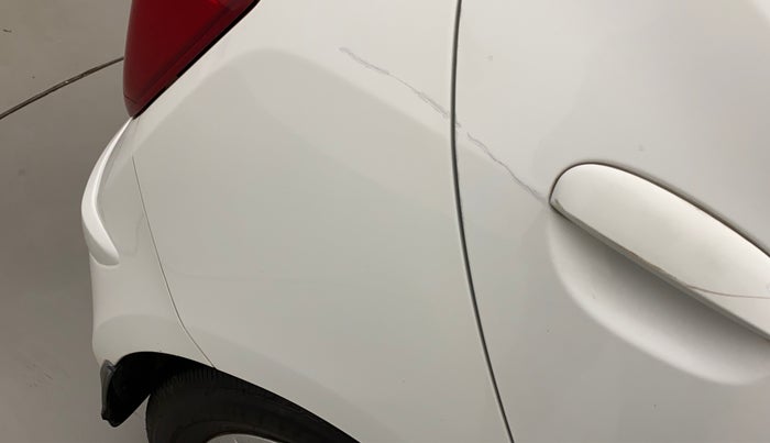 2013 Hyundai i10 MAGNA 1.2, Petrol, Manual, 29,821 km, Right quarter panel - Minor scratches