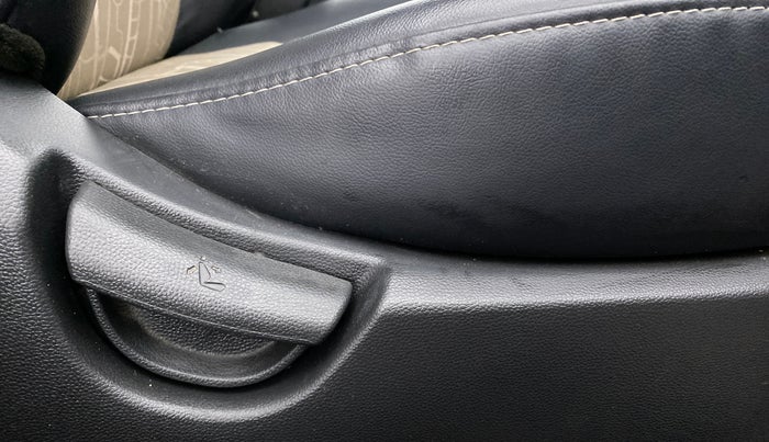 2018 Hyundai Grand i10 MAGNA AT 1.2 KAPPA VTVT, Petrol, Automatic, 34,074 km, Driver Side Adjustment Panel