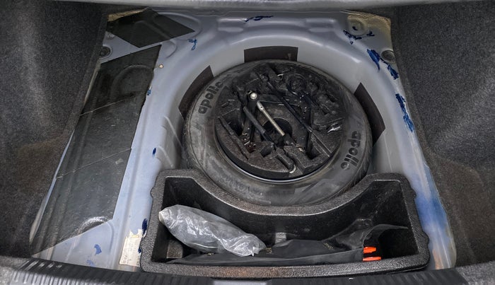 2015 Volkswagen Vento HIGHLINE PETROL, Petrol, Manual, 60,003 km, Spare Tyre