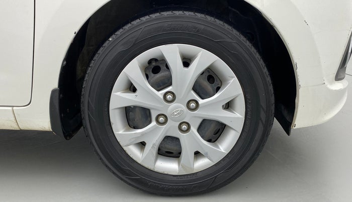 2015 Hyundai Grand i10 MAGNA 1.2 KAPPA VTVT, CNG, Manual, 75,716 km, Right Front Wheel